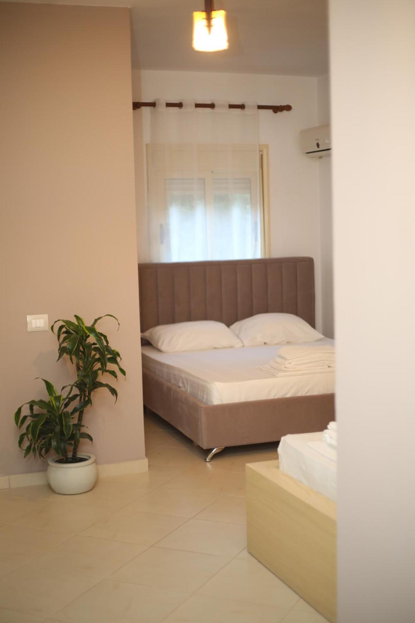 Tekb Rooms & Apartments Vlorë Exteriör bild