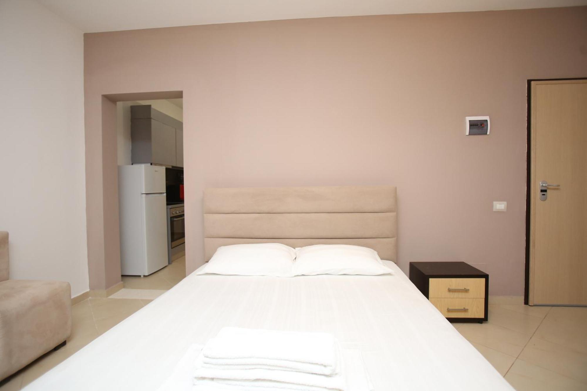 Tekb Rooms & Apartments Vlorë Exteriör bild